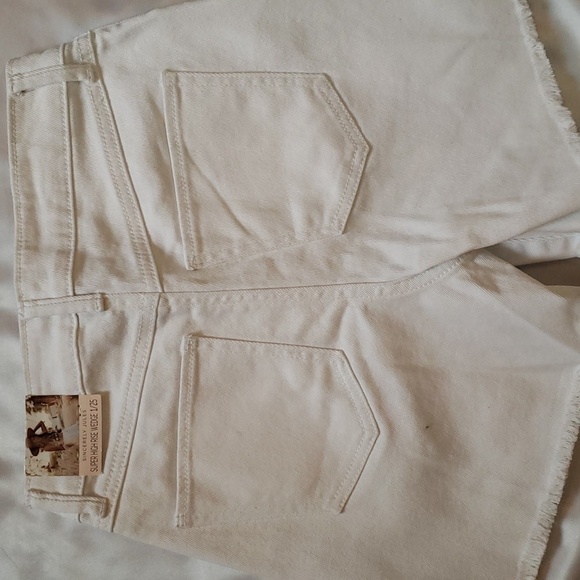 Sincerely Jules NWT size 1 white distressed denim shorts - Picture 6 of 6